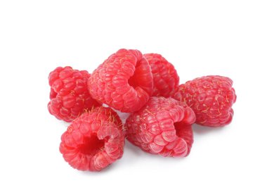 Beyaz arka planda taze ahududu