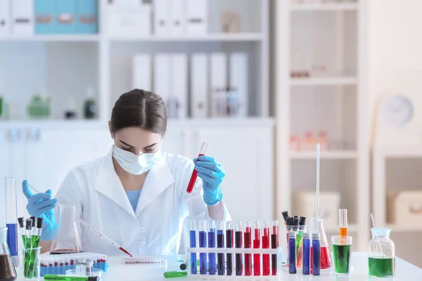 Female Scientist Working Laboratory — Stock Photo, Image