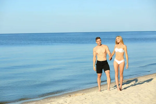 Happy Young Couple Sea Summer Day — Stock Photo, Image