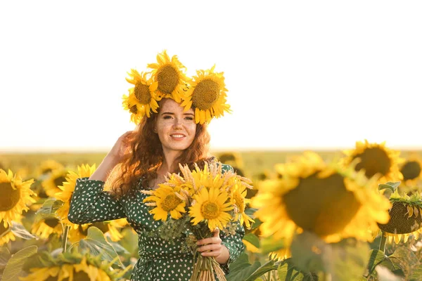 Beautiful Redhead Woman Sunflower Field Sunny Day — Stock Photo, Image