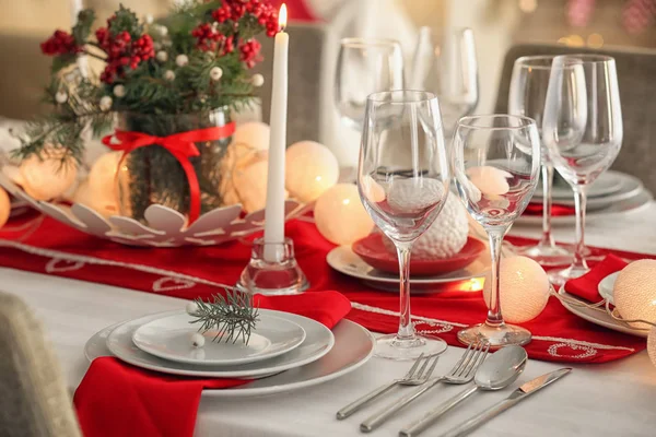 Mesa Servida Para Cena Navidad Salón — Foto de Stock