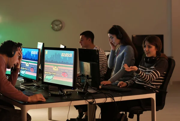 Jóvenes Jugando Videojuegos Torneo — Foto de Stock