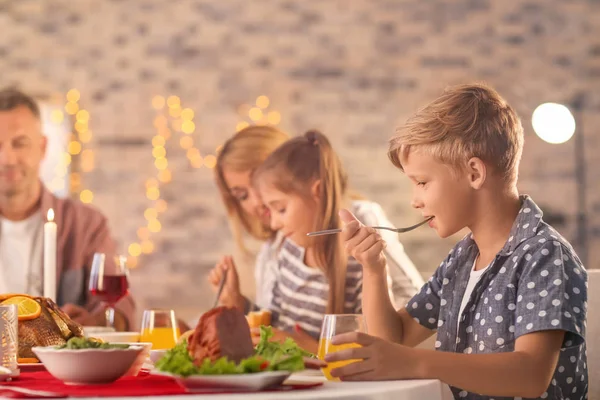 Família Feliz Ter Jantar Natal Casa — Fotografia de Stock