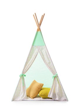 Beyaz arka plan üzerinde çocuklar için rahat oyun çadırı