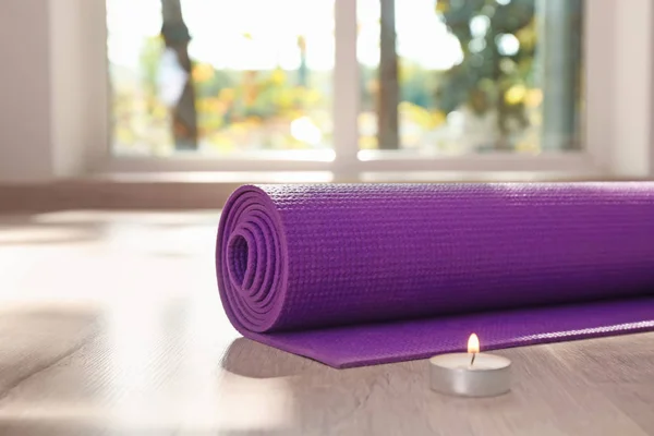 Yoga Mat Burning Candle Floor — Stock Photo, Image