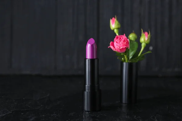 Color Lipstick Beautiful Flowers Dark Table — Stock Photo, Image