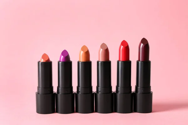 Lippenstift Van Verschillende Tinten Kleur Achtergrond — Stockfoto