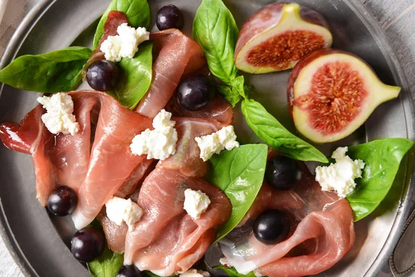 Plaka, closeup lezzetli incirli salata