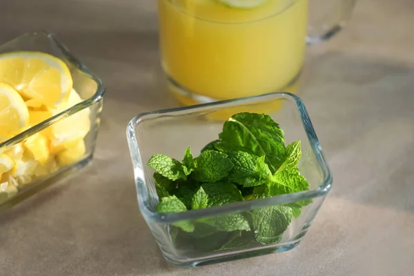 Glass Bowl Fresh Mint Lemon Drink Table — Stock Photo, Image