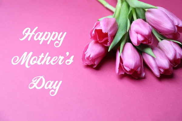 Hermosos Tulipanes Saludo Feliz Día Madre Sobre Fondo Color —  Fotos de Stock
