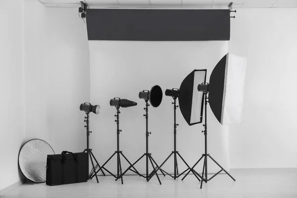 Interior Del Moderno Estudio Fotográfico Con Equipamiento Profesional — Foto de Stock