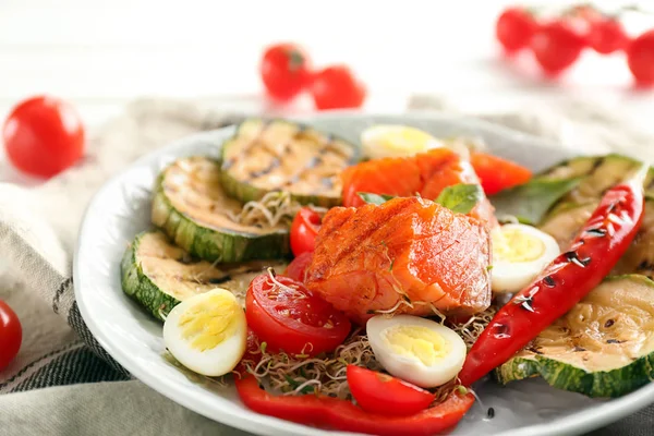 Healthy Fresh Salad Salmon Plate — Stock Photo, Image