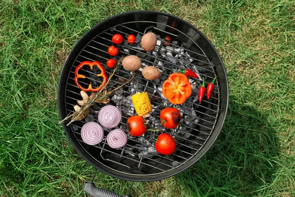 Verdure Saporite Sul Barbecue All Aperto — Foto Stock