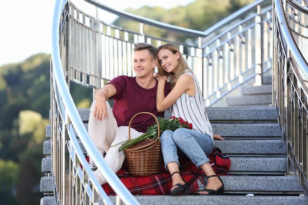 Jeune Couple Mignon Sur Rendez Vous Romantique Plein Air — Photo