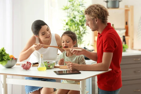 Happy Family Cooking Together Kitchen — Stock Photo, Image