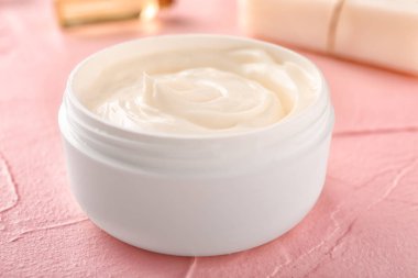 Vücut üzerinde renk tablosu, closeup krem ile jar