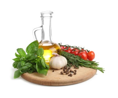 Petrol, baharatlar ve otlar beyaz arka plan üzerinde kompozisyonu