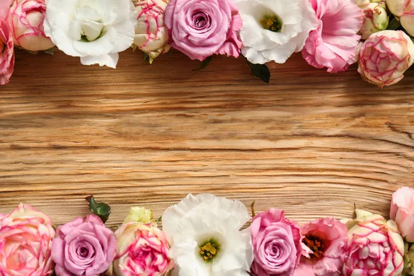 Beautiful Flowers Wooden Background — Stock Photo, Image