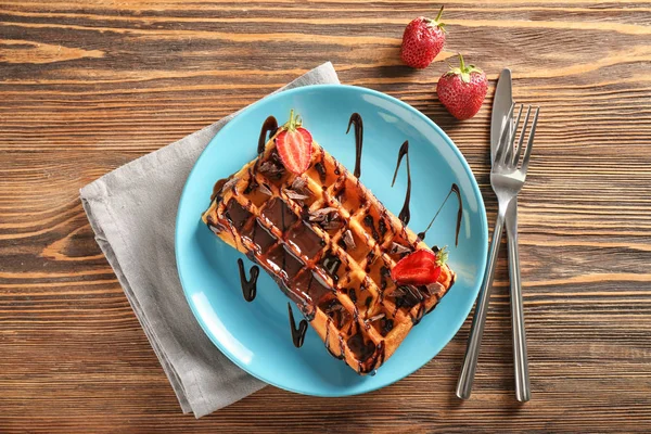 Plate Delicious Waffle Berries Wooden Table Top View — Stock Photo, Image