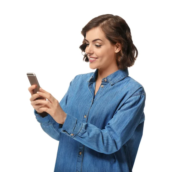 Retrato Una Hermosa Joven Con Teléfono Móvil Sobre Fondo Blanco — Foto de Stock