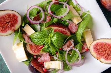 Plaka, closeup lezzetli incirli salata