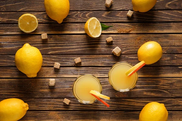 Flat Lay Composition Fresh Lemon Juice Wooden Table — Stock Photo, Image