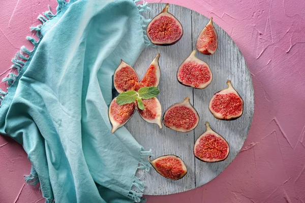 Wooden Board Fresh Ripe Purple Figs Color Table Top View — Stock Photo, Image