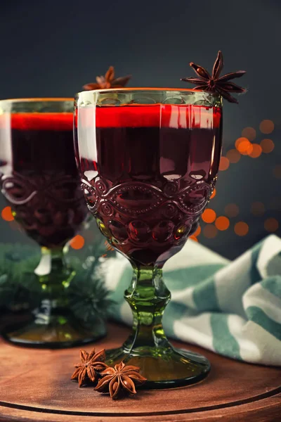 Glasses Delicious Mulled Wine Wooden Board — Stock Photo, Image