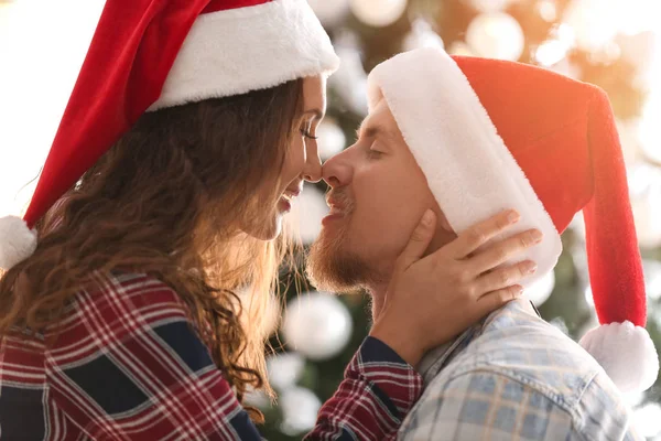 Cute Young Couple Santa Hats Celebrating Christmas Home — Stock Photo, Image