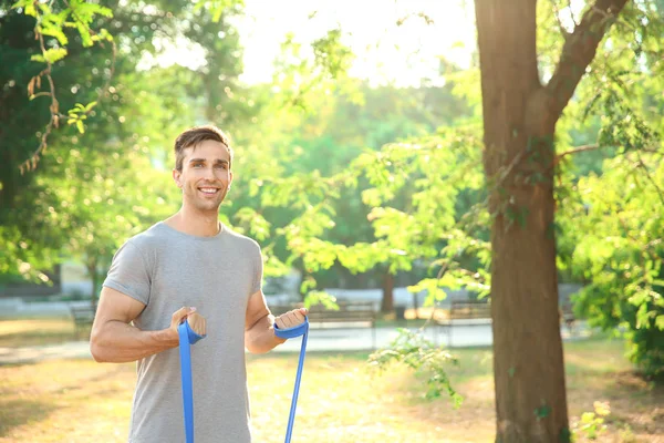 Sportieve Jongeman Training Buiten — Stockfoto