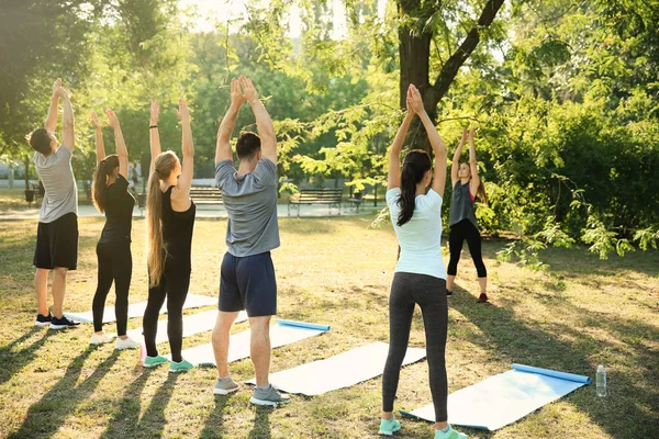 Group Sporty People Training Park — Stock Photo, Image