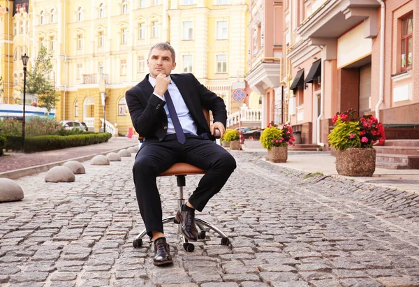 Thoughtful Businessman Sitting Office Armchair Outdoors — Stock Photo, Image