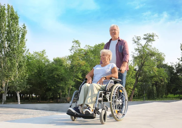 Senior Woman Wheelchair Her Husband Outdoors — Stock Photo, Image