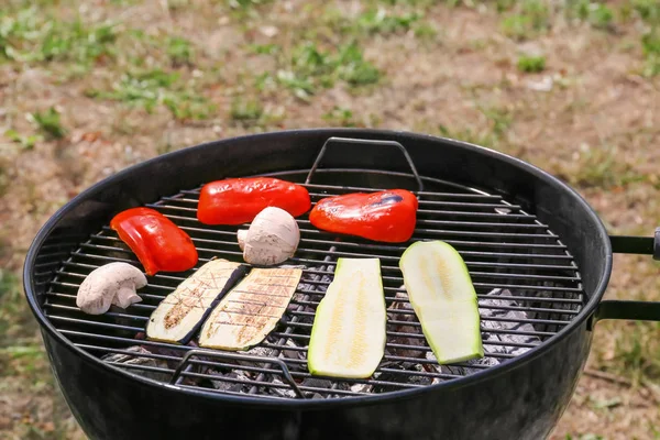 Heerlijke Groenten Barbecue Grill Buitenshuis — Stockfoto