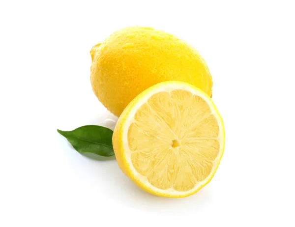 白い背景にレモンを熟す — ストック写真