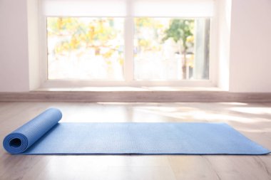 Yoga mat katta kapalı
