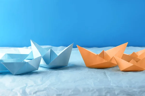 Origami Båtar Färg Skrynkligt Papper — Stockfoto