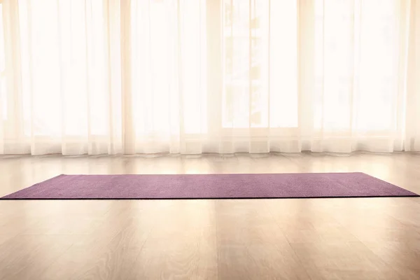 Stuoia Yoga Sul Pavimento All Interno — Foto Stock