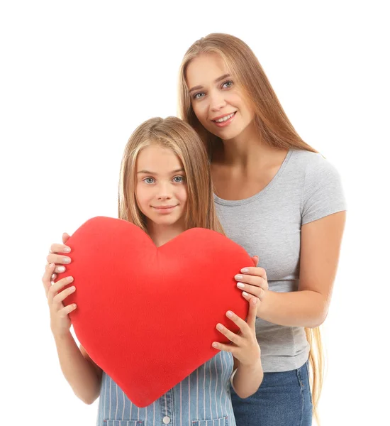 Niedliches Kleines Mädchen Und Ihre Mutter Mit Großem Roten Herz — Stockfoto
