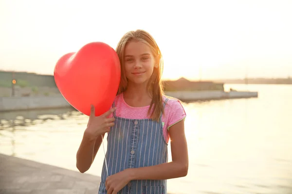 Cute Little Girl Heart Shaped Air Balloon River — Stock Photo, Image