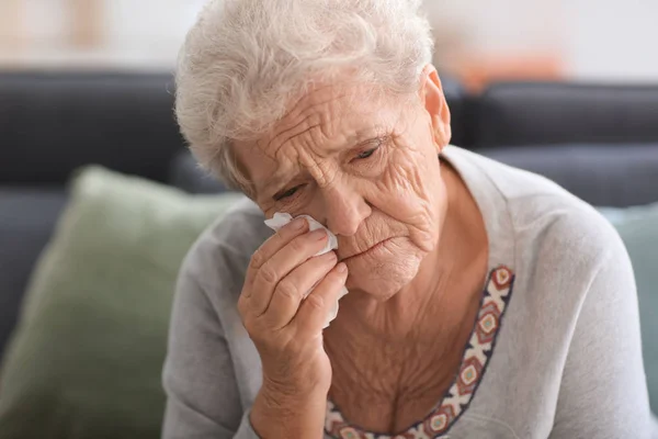 Donna Anziana Depressa Casa — Foto Stock