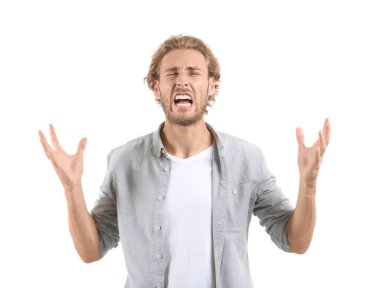 Beyaz arka plan üzerinde vurguladı adam portresi