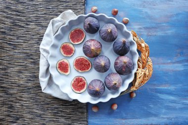 Tablo tarih temiz olgun incir ile çanak