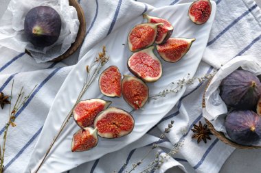 Plaka masada kesme olgun incir ile