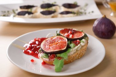 Olgun incir ve plaka reçel ile lezzetli sandviç