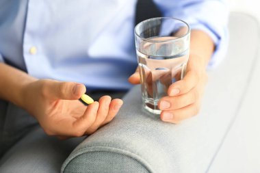 adam hap ve su, portre