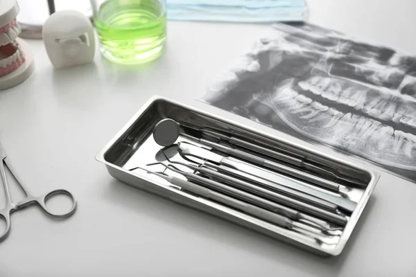 Tray Dentist Tools Light Table Doctor Office — Stock Photo, Image