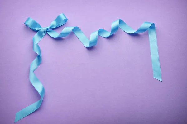 Curled Blue Ribbon Bow Color Background — Stock Photo, Image