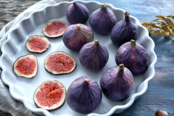 Dish Fresh Ripe Figs Table — Stock Photo, Image