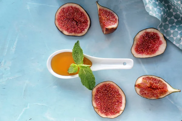 Cut Ripe Figs Honey Color Table — Stock Photo, Image